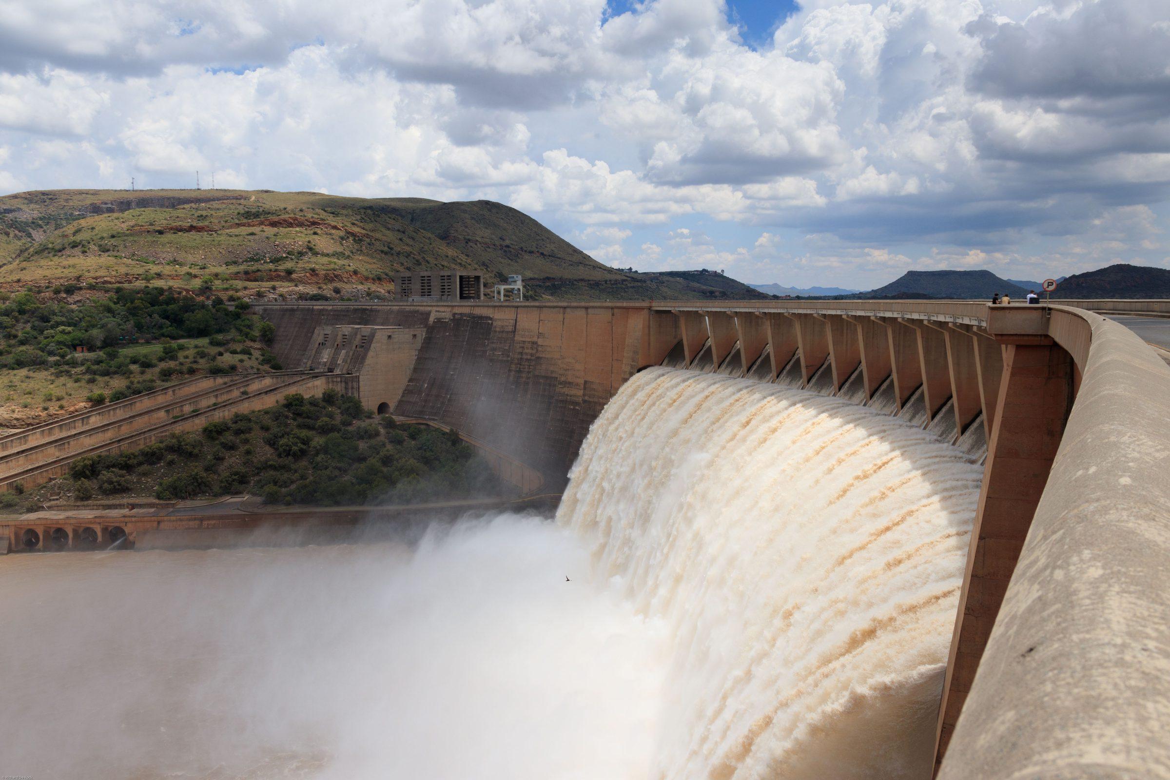 Dam spillway, the kind of structure PRECISE C is built to monitor